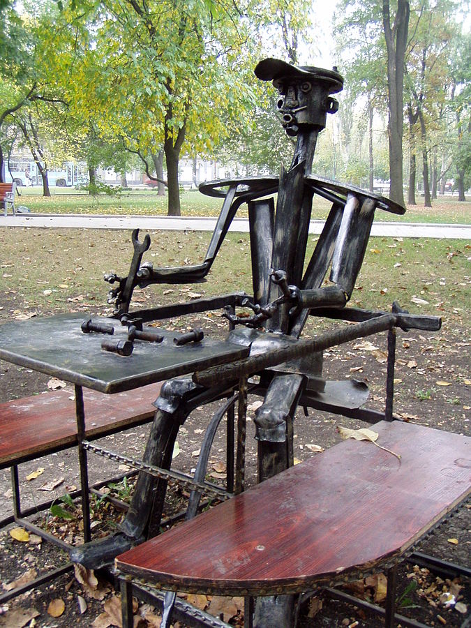 Памятник Самоделкину в Парке кованых фигур. Донецк, Украина